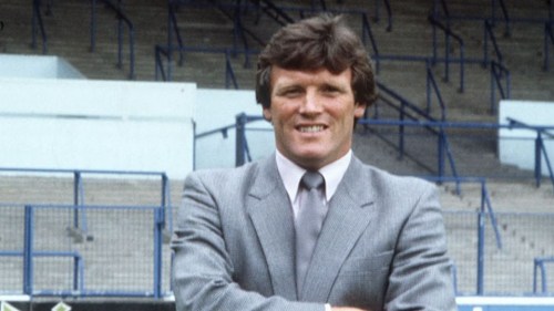 A dapper Eddie pictured in front of a dapper, all-standing Kop