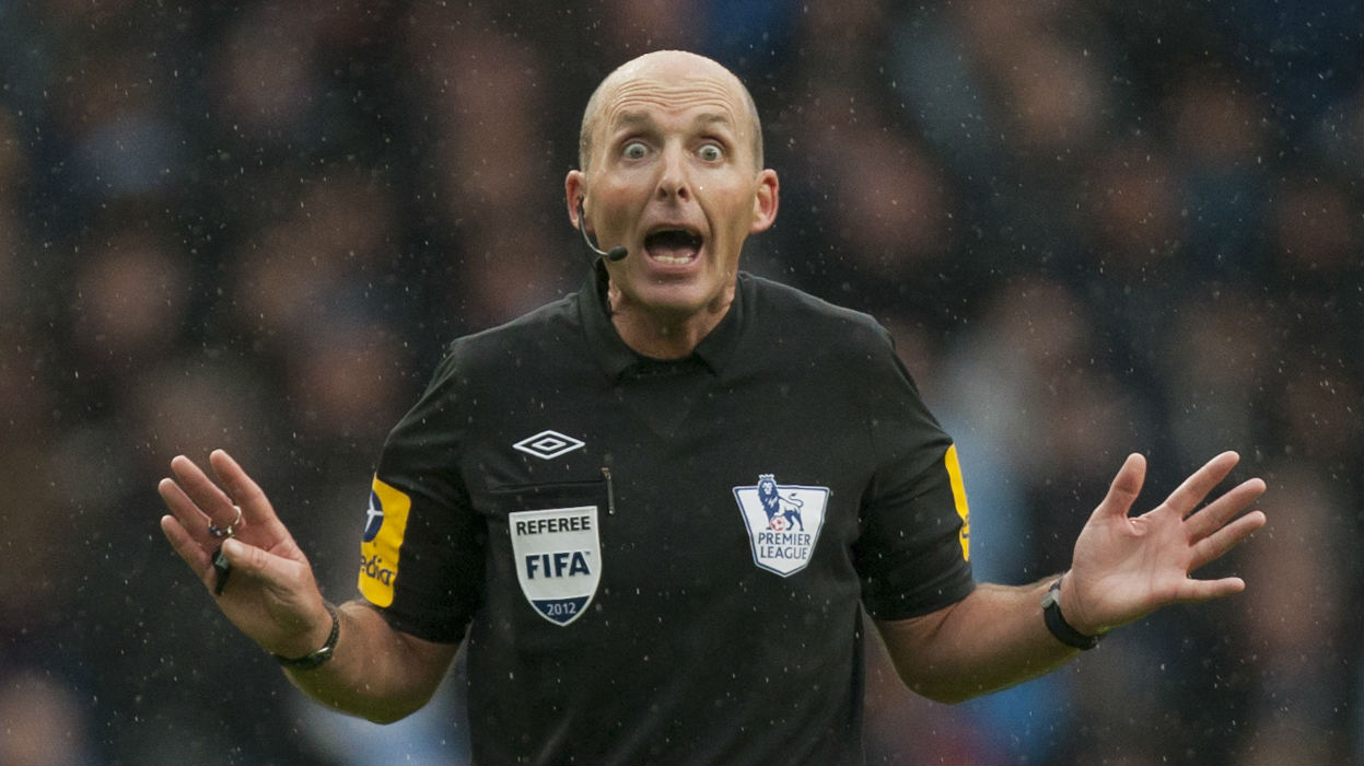 mike-dean-arbitro-premier-league-169-1